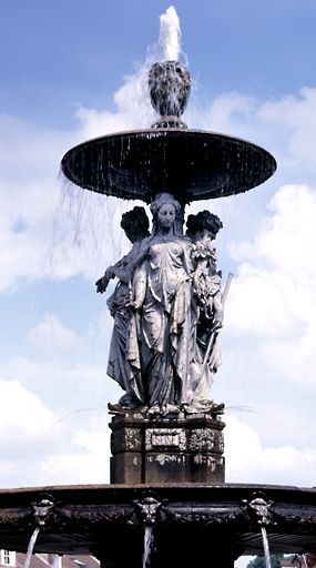 fontaine monumentale : les Trois Fleuves