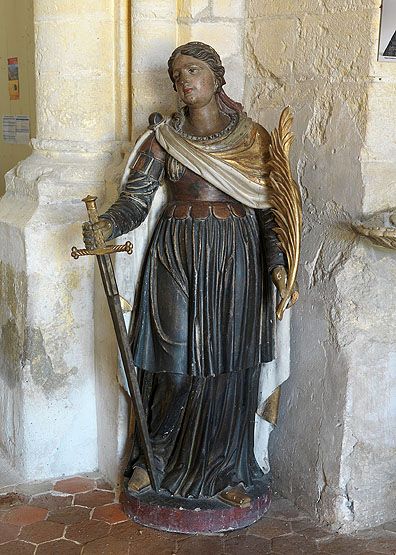 statues (2) : saint évêque et sainte à l'épée