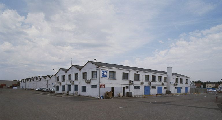 usine de construction navale de la Compagnie des Sablières de la Seine, actuellement usine de transformation de vieux papiers