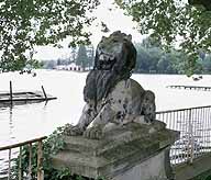 paire de statues de lions