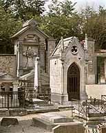 chapelle funéraire de style néo-gothique des familles Poulain et Coulon