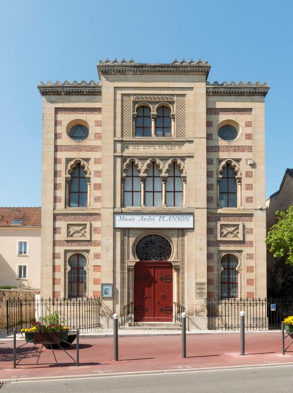 Ancienne synagogue, aujourd'hui centre d'art et musée André Planson