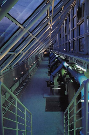 les usines de traitement des eaux de l'OIN ORSA (Opération d'intérêt national Orly-Rungis-Seine-Amont)