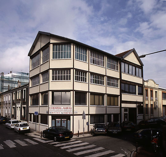 Usine de ferblanterie Ollier, puis Lethias et Houssin, puis usine de matériel photocinématographique Kinax, actuellement hôtel industriel