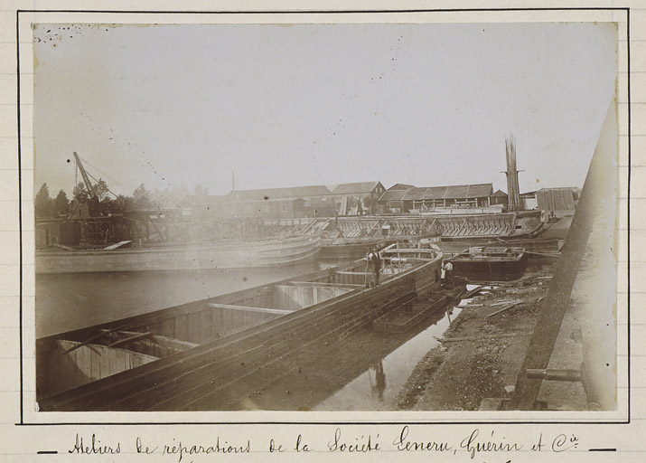 usine de construction navale de la Compagnie des Sablières de la Seine, actuellement usine de transformation de vieux papiers