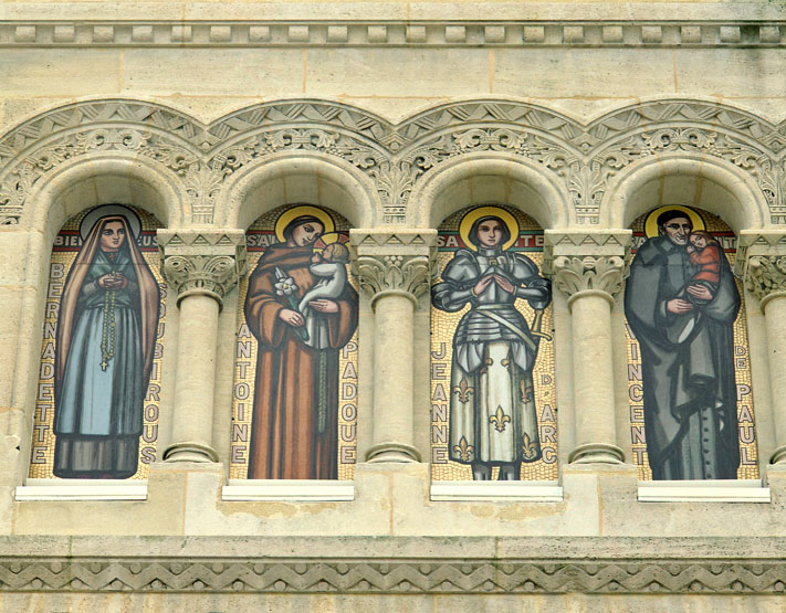 revêtement mural, décor de l'élévation extérieure : Christ, Joseph, Vierge, saint et saintes