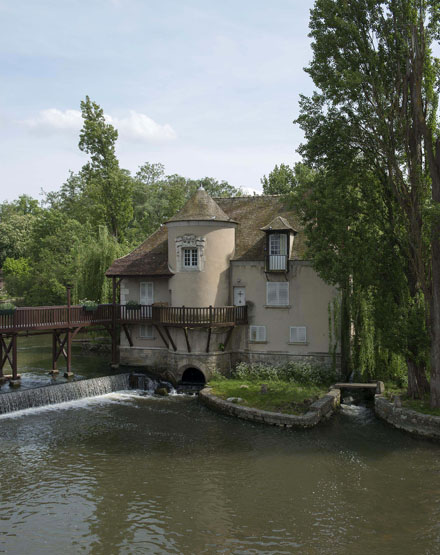 Moret-sur-Loing - Moulin à foulon, puis scierie, puis moulin à blé, appelé "moulin du dessus", "moulin d'amont" ou "moulin Provencher", actuellement maison (musée du Sucre d'Orge)