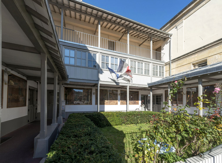 École de filles et salle d'asile actuellement lycée professionnel Erik Satie.