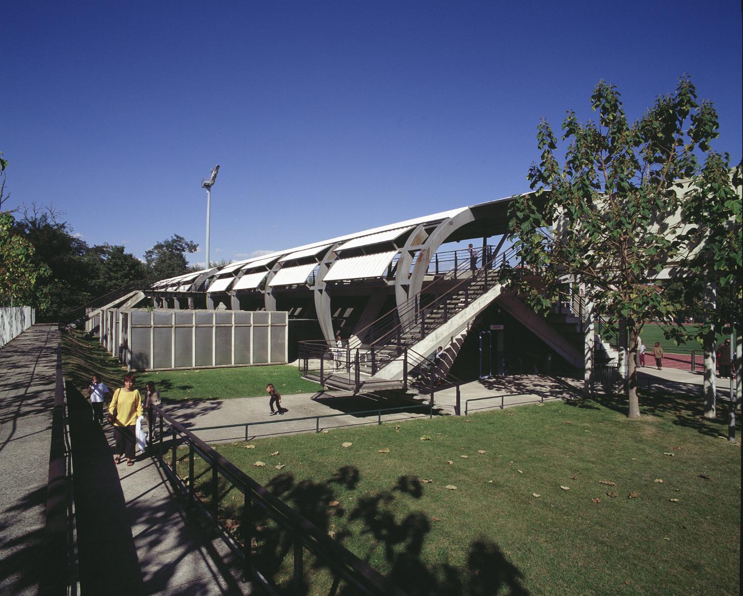 stade des Grands-Pêchers ; stade Jean Delbert ; stade Robert Legros