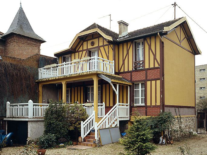 Maison dite Chalet Montaigne