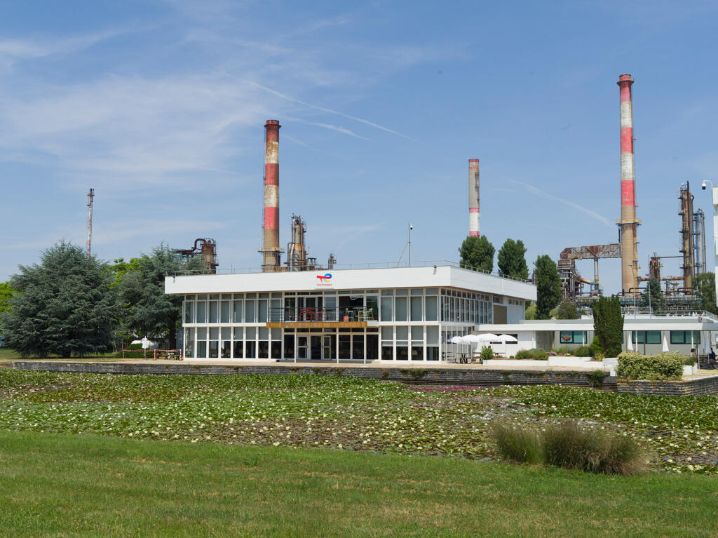 Sous-dossier 1 : bâtiment administratif et restaurant d'entreprise de la Raffinerie de l’Île-de-France, actuellement plateforme TotalEnergies de Grandpuits