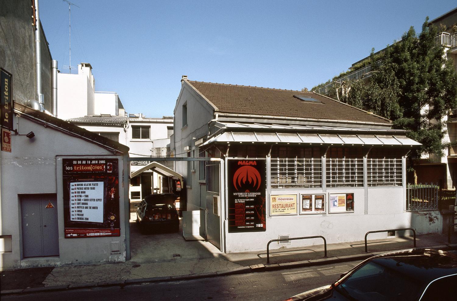 Usine de petite métallurgie Mariot-Duponchel, puis usine de teinturerie Meunier, puis usine de maroquinerie Le Simplex, puis imprimerie Raynal, puis imprimerie Gerfau, actuellement salle de spectacle Le Triton