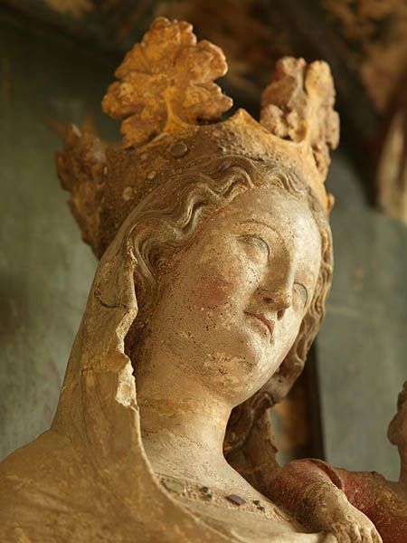 statue de la Vierge à l'Enfant avec son retable