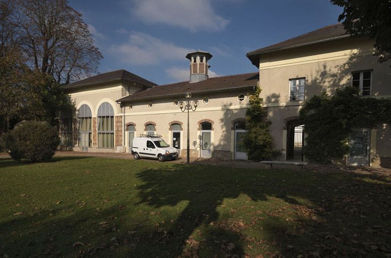 château de Villiers, actuellement bibliothèque municipale et centre culturel