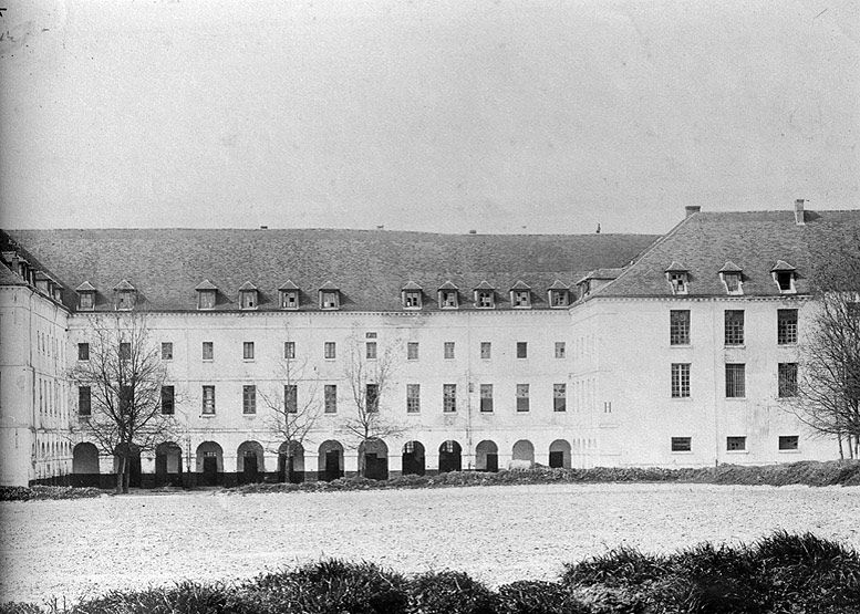 quartier de cavalerie Saint-Ambroise, puis Augereau