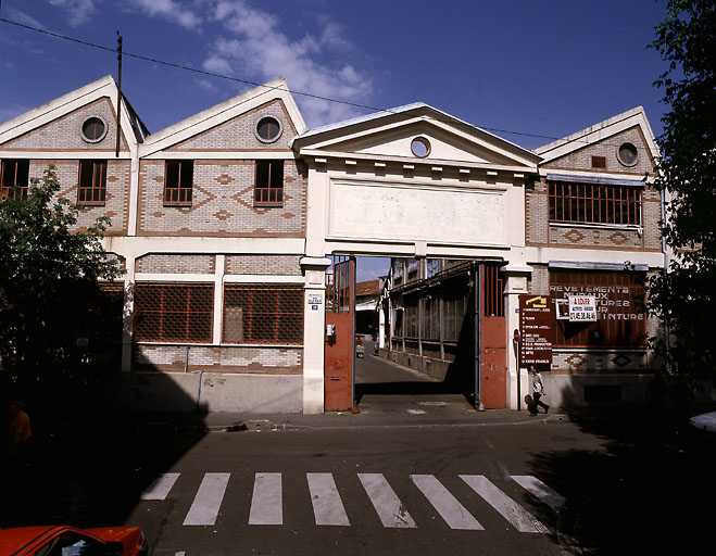 Usine de peausserie (usine de traitement des peaux de lapin) C. et E. Chapal frères et cie, puis Société anonyme des anciens établissements C. et E. Chapal frères et cie, actuellement hôtel industriel, logement et ateliers d'artistes