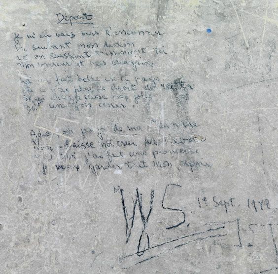 graffiti de chambrée sur carreau de plâtre formant contre-cloison