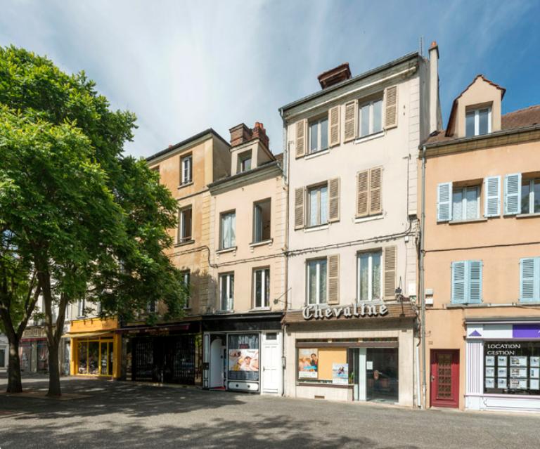 hôtels, maisons, immeubles