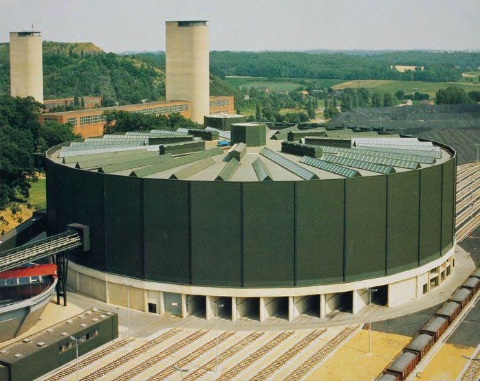 Avon - usine de matériel d'équipement industriel de la société PIC, puis Venot-Pic, puis Fives-Cail Babcock actuellement pépinière d'entreprises, logement et centre d'action sociale