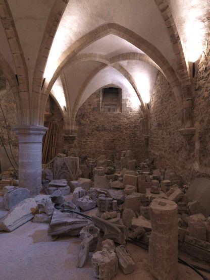 ensemble des éléments d'architecture du dépôt lapidaire de la cathédrale