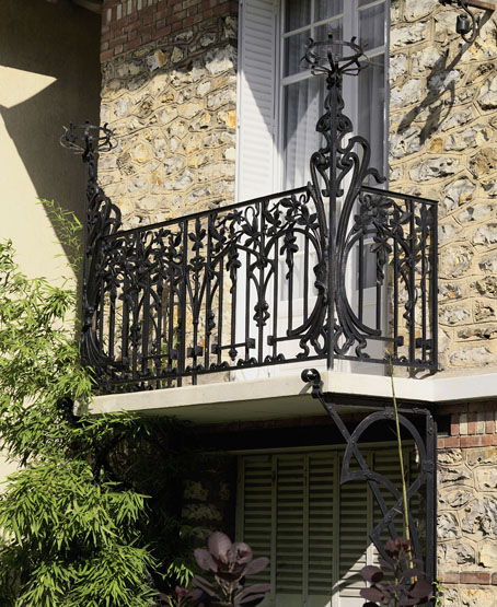 Les maisons et immeubles d'Enghien-les-Bains, Fonte et ferronnerie : détail  du balcon au garde-corps de ferronnerie, 50 rue de la Barre,1er quart 20e  siècle. (IVR11_20089500473NUC4A) - Inventaire Général du Patrimoine Culturel