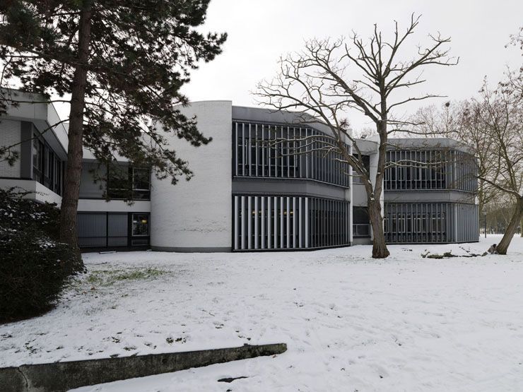 école de commerce ; école supérieure des sciences économiques et commerciales (ESSEC)