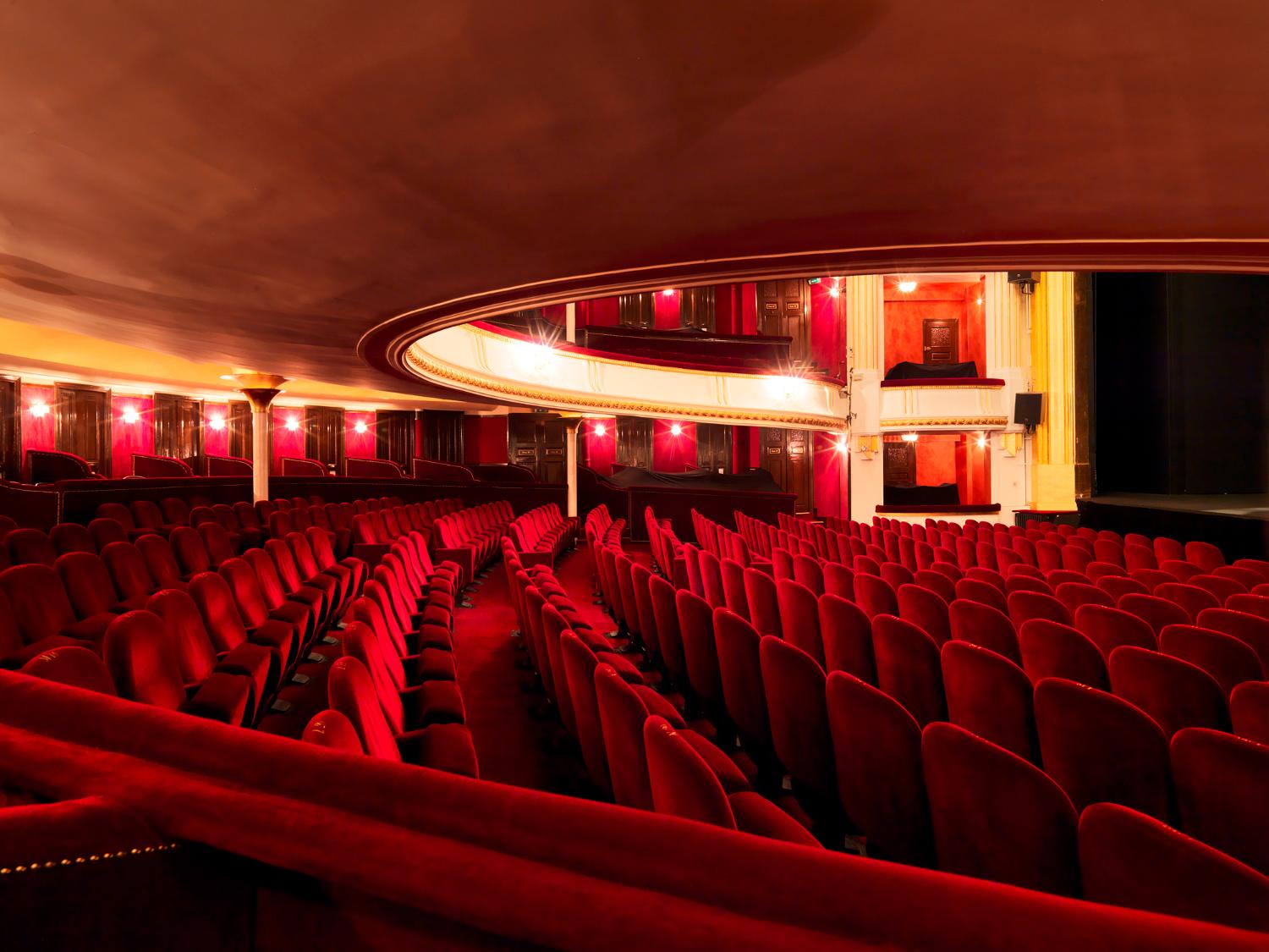 Porte Saint-Martin (10e arrondissement), théâtre de la