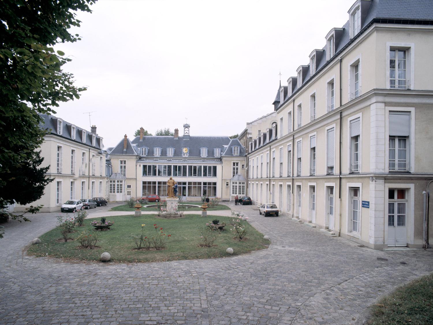 Château d'Ozonville, actuellement maison de retraite des frères des écoles chrétiennes