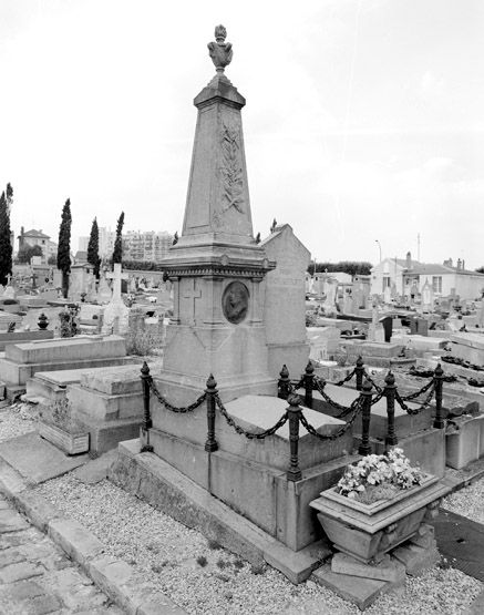 Monument sépulcral de la famille Ollier Villery