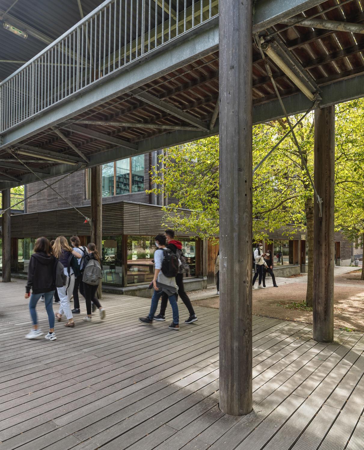 Lycée Jean-Baptiste-Corot