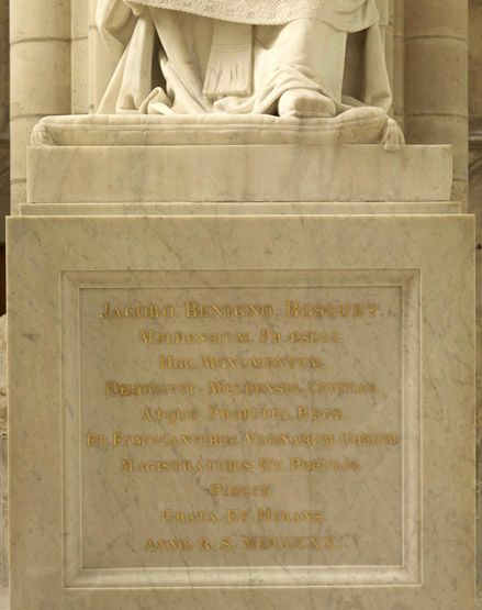 statue : Bossuet assis