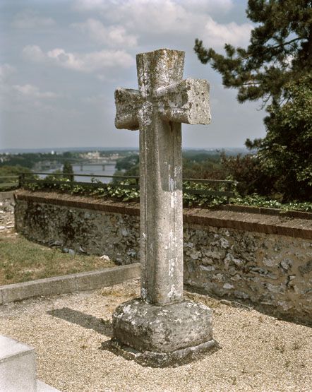 croix monumentale dite croix romane