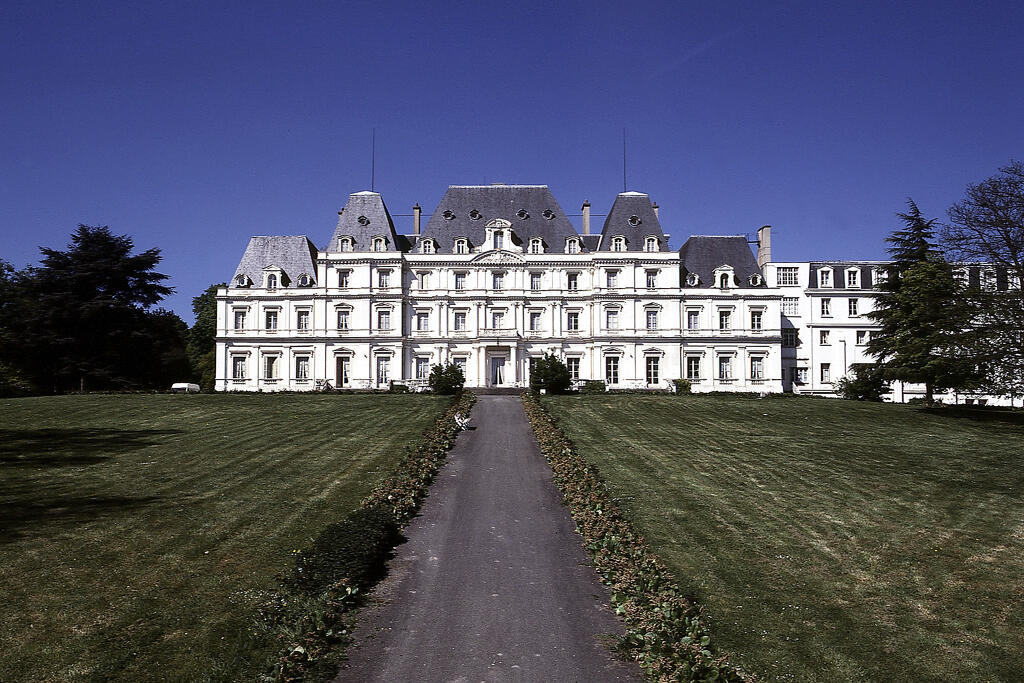 Château de Lormoy, actuellement maison de retraite