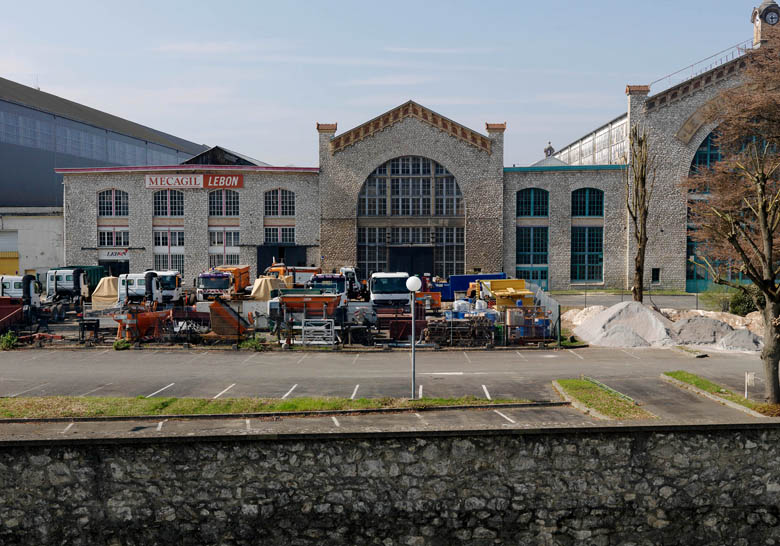 Usine de matériel électrique industriel Schneider et Cie, puis Le Matériel Electrique Scheider-Westinghouse (SW), puis Jeumont-Schneider (JS), actuellement ensemble industriel appelé "Espace Technologique et Industriel de Champagne-sur-Seine" (zone ETIC)