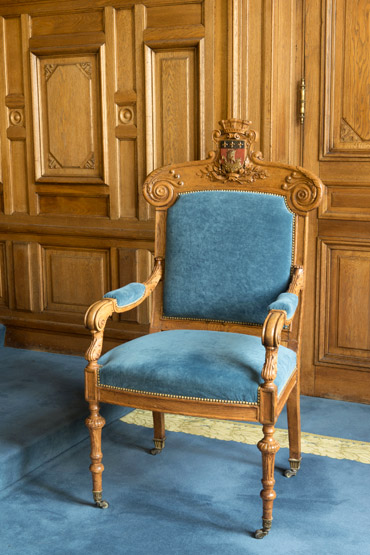 Présentation du mobilier de la salle des mariages