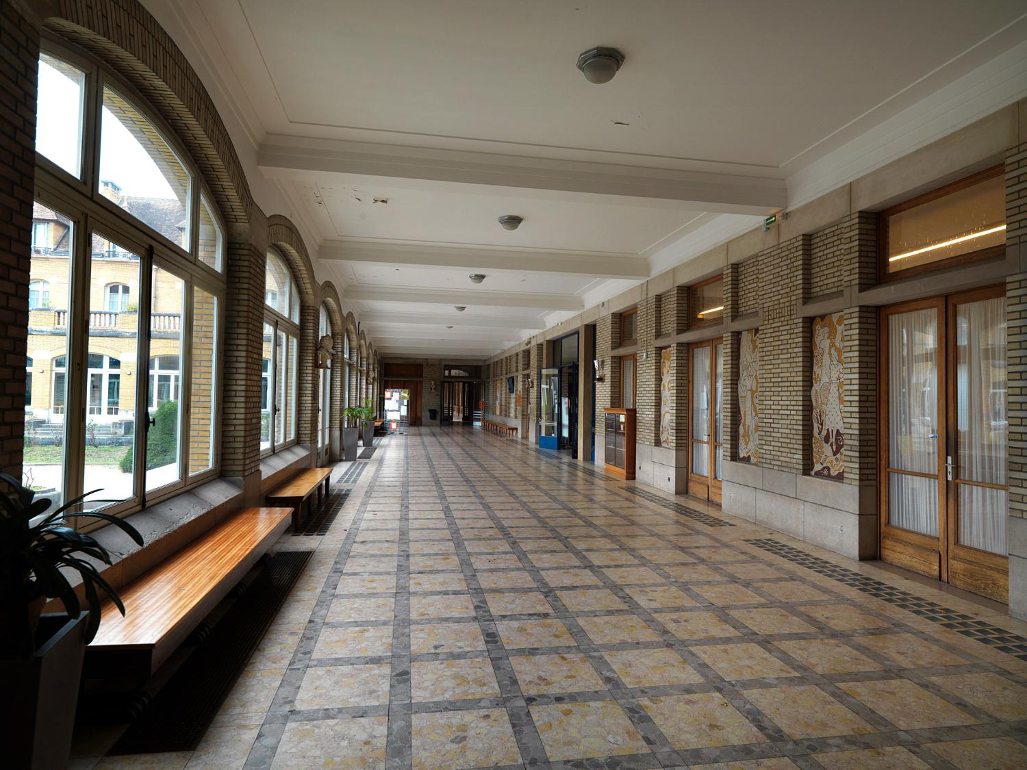 Le décor du lycée Marie-Curie