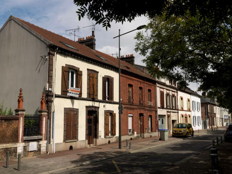 hôtels, maisons, immeubles