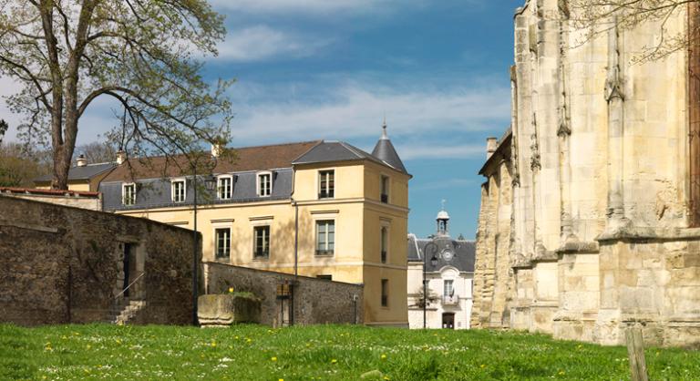 maison, 1 place de l'Eglise, actuellement office de tourisme