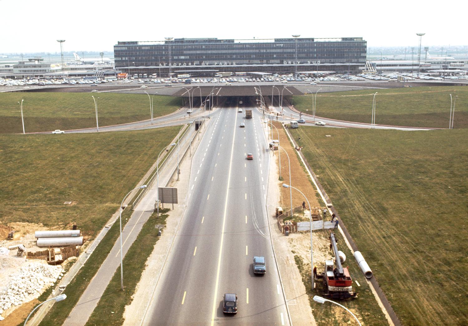 Orly 4 (depuis 2019), Orly-Sud (de 1971 à 2019), Installations terminales (de 1961 à 1971) Aérogare Sud ( de 1954 à 1961)