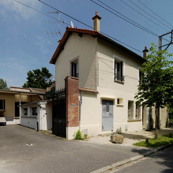 Samois-sur-Seine - usine de petite métallurgie (usine de pompes à essence) SEP, actuellement gymnase municipal et magasin industriel Wolters SA