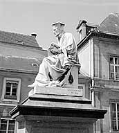 statue de Jacques Amyot