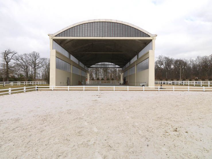 Fontaine-le-Port - scierie et usine de menuiserie (usine de parquets) Millet, actuellement manège à chevaux