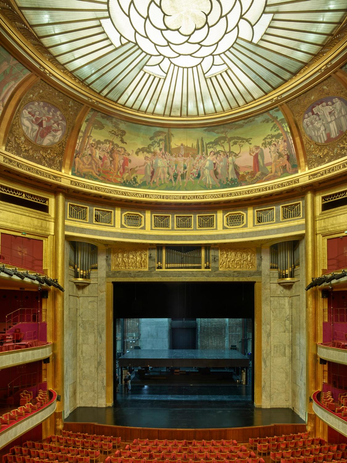 Champs-Élysées (Paris, 8e arrondissement), théâtre des