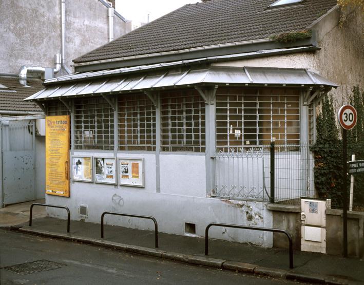 Usine de petite métallurgie Mariot-Duponchel, puis usine de teinturerie Meunier, puis usine de maroquinerie Le Simplex, puis imprimerie Raynal, puis imprimerie Gerfau, actuellement salle de spectacle Le Triton