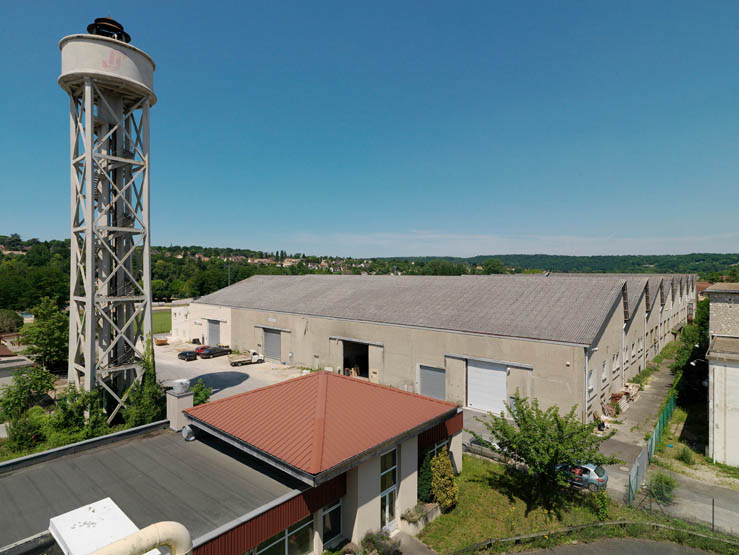 Usine de matériel électrique industriel Schneider et Cie, puis Le Matériel Electrique Scheider-Westinghouse (SW), puis Jeumont-Schneider (JS), actuellement ensemble industriel appelé "Espace Technologique et Industriel de Champagne-sur-Seine" (zone ETIC)