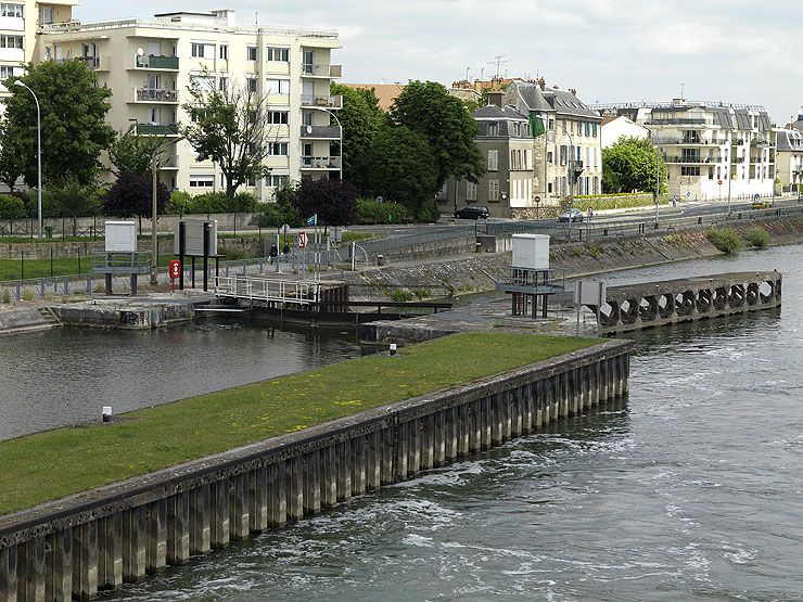 les barrages éclusés de l'OIN ORSA (Opération d'intérêt national Orly-Rungis-Seine-Amont)