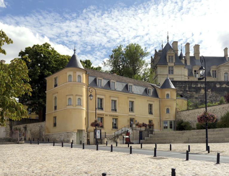 maison, 1 place de l'Eglise, actuellement office de tourisme