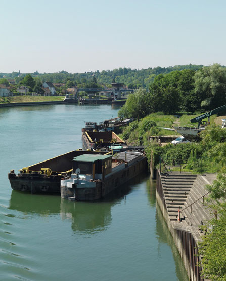 Thomery - Usine de construction navale des anciens établissements L. Tessier, appelée "Chantier naval du Pont de Champagne", puis de la "Société des Chantiers navals de Thomery", puis Morillon-Corvol, puis "Chantier naval du Confluent G. Thalamas