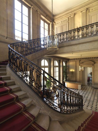 rampe d'appui, escalier de l' hôtel du Châtelet, actuellement Ministère du Travail (non étudié)