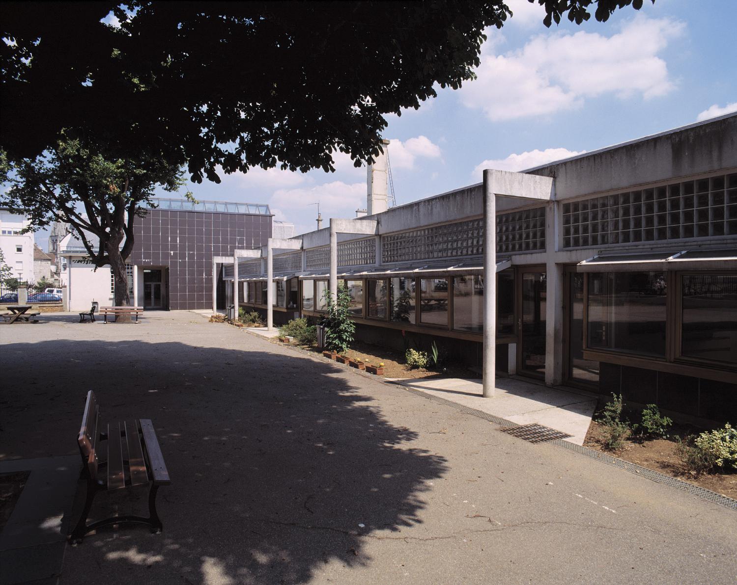 école primaire Pierre-et-Marie-Curie ; école maternelle Pauline-Kergomard